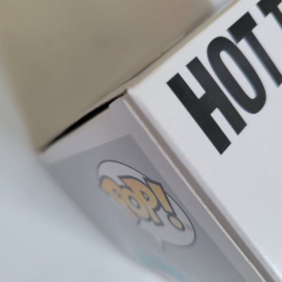 Funko Pop! Hot Topic Girl #SE Hot Topic Exclusive FC7 - Picture 14 of 15